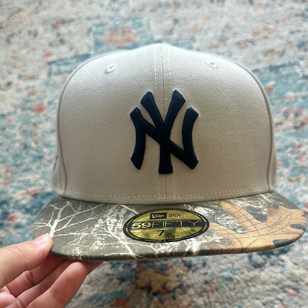 Yankees Fitted Hat - Picture 7 of 7